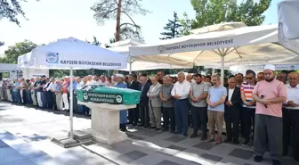 Abdullah Gül, Halasının Cenaze Törenine Katıldı