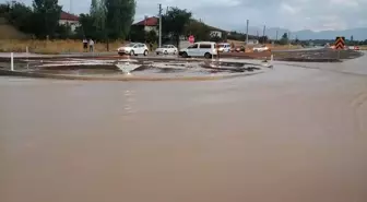 Beyşehir'de Sağanak Yağış Hayatı Olumsuz Etkiledi