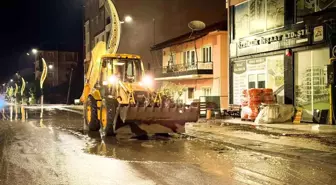 Burdur'da Sağanak Yağış Yolları Su Bastı