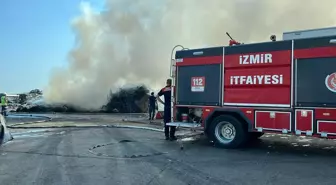 Aliağa'da Hurda Depolama Alanında Yangın Çıktı