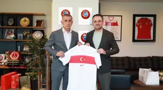 Gençlik ve Spor Bakanı Yardımcısı Dr. Enes Eminoğlu, TFF Başkanı İbrahim Ethem Hacıosmanoğlu'nu ziyaret etti