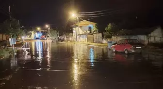 İzmir'de Sağanak ve Şiddetli Rüzgar Etkili Oldu