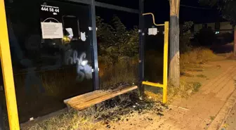 Sivas'ta 6 otobüs durağının camlarını kıran 2'si çocuk 3 kişi yakalandı