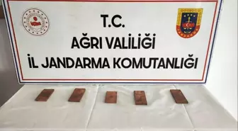 Ağrı'da Yol Kontrolünde 5 Kilogram Külçe Altın Ele Geçirildi