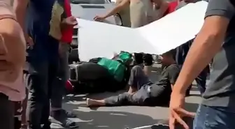 Adana'da minibüsle çarpışan motosiklet sürücüleri yaralandı