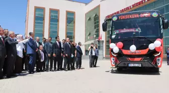 Yüksekova Spor Kulübü Kadın Futbol Takımı'na Otobüs Teslim Töreni