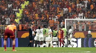 Muslera Kırmızı Kart Gördü, Galatasaray Şampiyonlar Ligi'ne Veda Etti