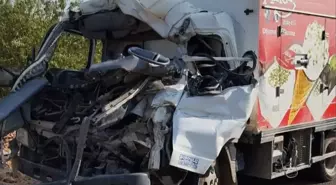 Adıyaman'da TIR'a arkadan çarpan kamyonetin sürücüsü hayatını kaybetti