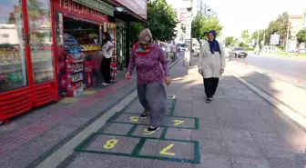 Mersin'de Esnafın Sek Sek Oyunu İlgi Görüyor