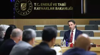 Enerji Bakanı Alparslan Bayraktar, İstanbul Maden İhracatçıları Birliği Yönetim Kurulunu Kabul Etti