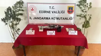 Edirne'de yol güvenliği uygulamasında uyuşturucu ele geçirildi