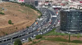 Küçükçekmece Sefaköy'de Metrobüs Kazası: 12 Yaralı