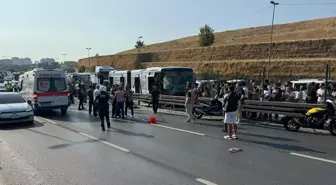 İstanbul Küçükçekmece'de Metrobüs Kaza Yaptı, Yaralılar Var