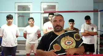 Dünya Şampiyonu Boksör Hasan Al, Evde Spor Salonu Kurarak Gençleri Yetiştiriyor