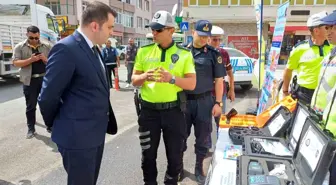 Edirne'de polis ve jandarma trafik bilgilendirme çalışması yaptı