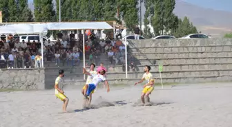 Bitlis Adilcevaz'da Plaj Futbolu Turnuvası Başladı