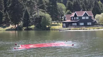 Bolu'da JAK Timi Gölcük Tabiat Parkı'nda Türk Bayrağı Açtı