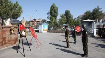 Ahlat'ta Zafer Bayramı töreni düzenlendi