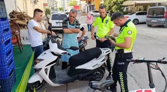 Antalya'da elektrikli bisiklet ile hafif ticari araç çarpıştı, 1 kişi yaralandı