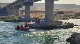 Diyarbakır'da Baraj Kapaklarının Açılması Sonucu Mahsur Kalan 4 Kişi Kurtarıldı