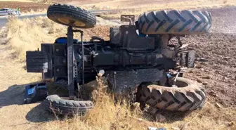 Mardin'de traktör devrildi, sürücü yaralandı