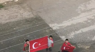 Tokat Zile'de 4 çocuk Türk bayraklarıyla şehit türküsü söyleyerek yürüdü