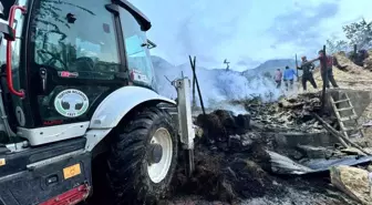 Erzurum'un Tortum ilçesinde çıkan yangında 2 ev, 1 samanlık ve 1 ahır küle döndü