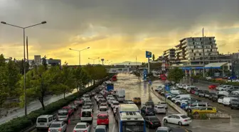 Ankara'da Sağanak ve Dolu Yağışı: Cadde ve Sokaklar Göle Döndü