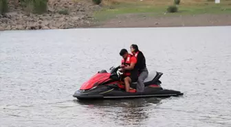 Erzurum'da Maceraseverler Jet Ski Yapıyor