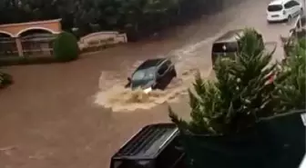 İstanbul'da Sağanak Yağış Yolları Göle Döndürdü