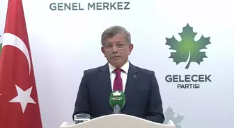 Ahmet Davutoğlu'ndan Teğmenlerin Yemin Törenine Eleştiri