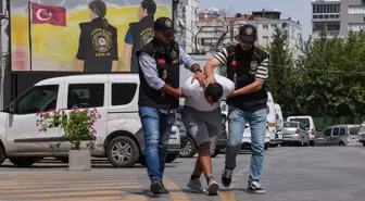 İzmir'de taksi şoförünü öldüren ve market çalışanını yaralayan şüpheli yakalandı