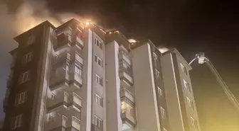 Kayseri'de 13 Katlı Apartmanın Çatı Katında Yangın