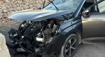 Mardin'de otomobilin bariyerlere çarptığı kazada 7 kişi yaralandı