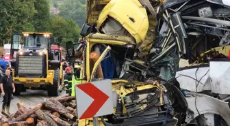 Zonguldak'ta Otobüs ve Kamyon Çarpıştı: 2 Ölü, 23 Yaralı