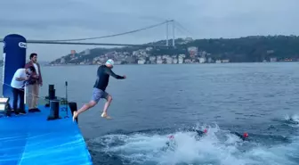 Ümraniye Belediye Başkanı İsmet Yıldırım Challenge İstanbul Yarışmasında Yüzme Etabını Tamamladı