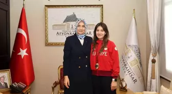 Afyonkarahisar Valisi Meryem Betül Çavdar'ı Kabul Etti