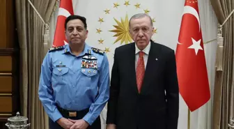 Erdoğan, Pakistan Hava Kuvvetleri Komutanı Sidhu'yu Kabul Etti