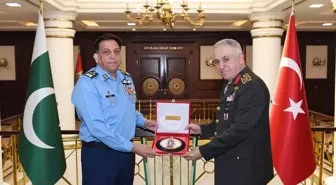 Genelkurmay Başkanı Orgeneral Metin Gürak, Pakistan Hava Kuvvetleri Komutanı Orgeneral Zaheer Ahmad Baber Sidhu'yu kabul etti