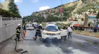 Hatay'ın Belen ilçesinde seyir halindeyken yangın çıkan cipte hasar oluştu