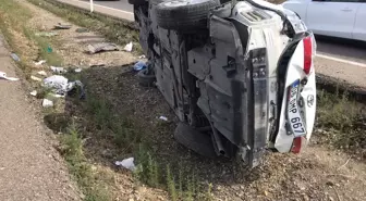 Kırşehir'de otomobil refüje devrildi, 1'i bebek 5 kişi yaralandı