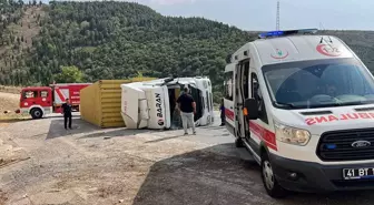 Gebze'de devrilen tırın sürücüsü hastaneye kaldırıldı