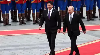 Putin, Moğolistan'da resmi törenle karşılandı