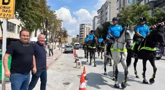 Kütahya'da Atlı Polisler Vatandaşların İlgi Odağı Oldu