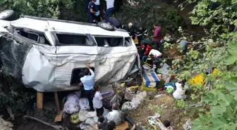 Tokat'ta fındık işçilerini taşıyan minibüs şarampole devrildi