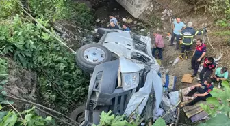 Tokat'ın Niksar ilçesinde minibüs devrildi: 20 kişi yaralandı