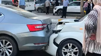 Van'da 5 aracın karıştığı trafik kazasında 2 kişi yaralandı