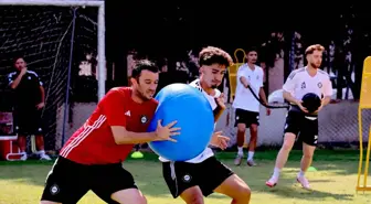 Altay, altyapısından yetişen genç futbolculara profesyonel lisans çıkardı