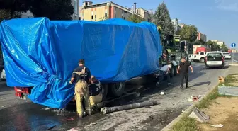 Başakşehir'de Yangına Giderken Devrilen İtfaiye Aracında 2 Görevli Yaralandı