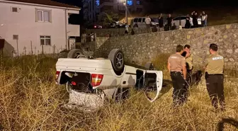 Sakarya'da otomobil devrildi, 3 kişi yaralandı